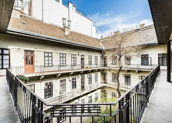 Corbie Downtown * Budapesta